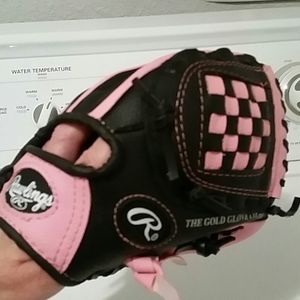 Like New! Rawlings Black & Pink Girls 9inch Glove.